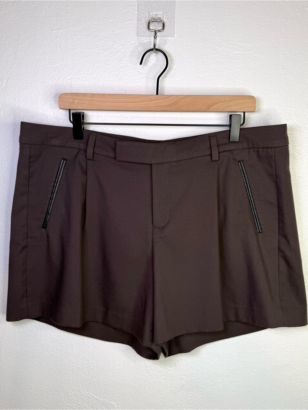 Gap Brown Tailored Pleated Shorts High Waisted Trouser Stretch Women's Size 14